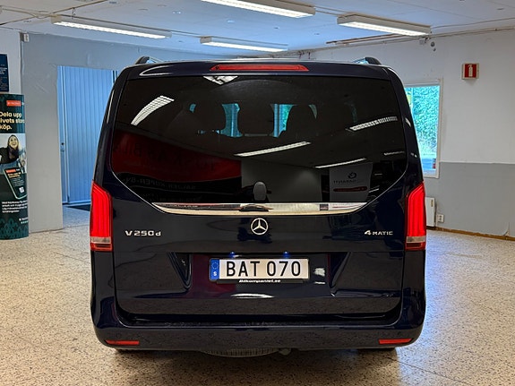 Mercedes-Benz V250 9 of 27