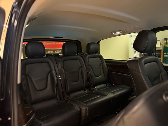 Mercedes-Benz V250 21 of 27