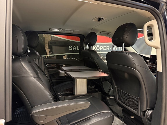 Mercedes-Benz V250 25 of 27