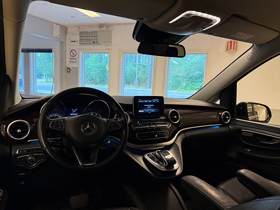 Mercedes-Benz V250 17 of 27