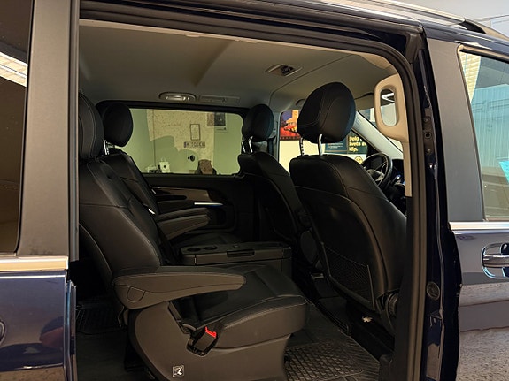 Mercedes-Benz V250 19 of 27