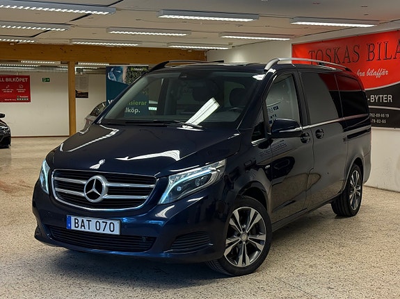 Mercedes-Benz V250 4 of 5