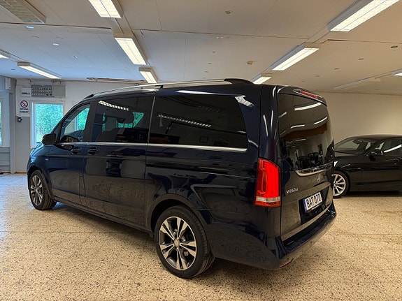 Mercedes-Benz V250 10 of 27