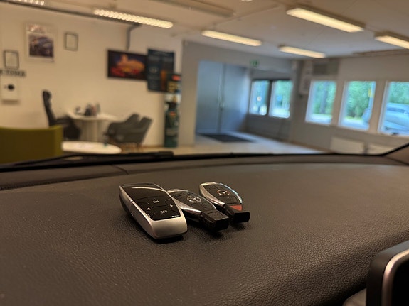 Mercedes-Benz V250 24 of 27