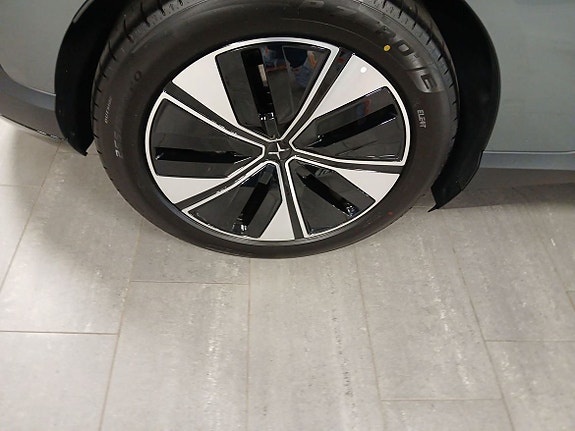 Polestar 4 11 of 13