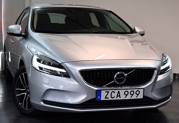 Volvo V40 2 of 5