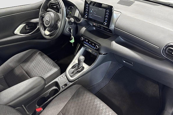 Toyota Yaris 8 of 13