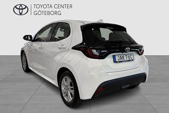 Toyota Yaris 4 of 13
