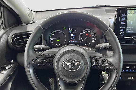 Toyota Yaris 11 of 13