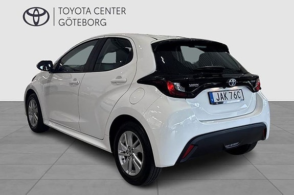 Toyota Yaris 4 of 5