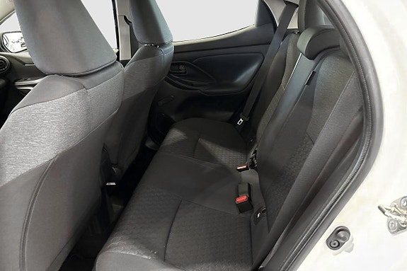 Toyota Yaris 9 of 13