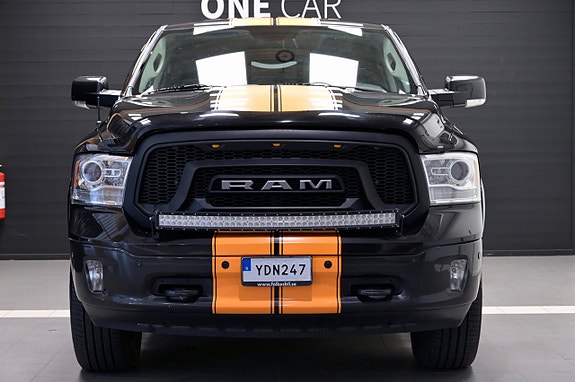 Dodge RAM 1500 2 of 5