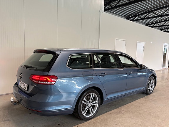 Volkswagen Passat 3 of 16