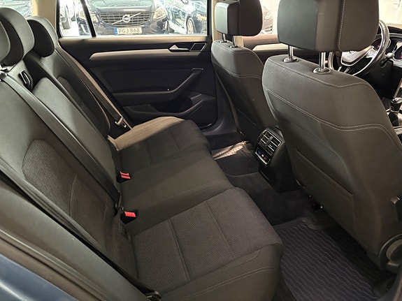 Volkswagen Passat 15 of 16