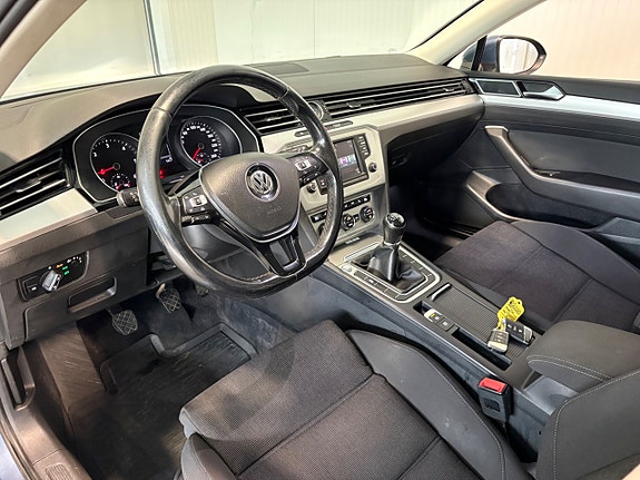 Volkswagen Passat 7 of 16