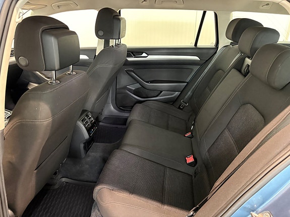 Volkswagen Passat 14 of 16