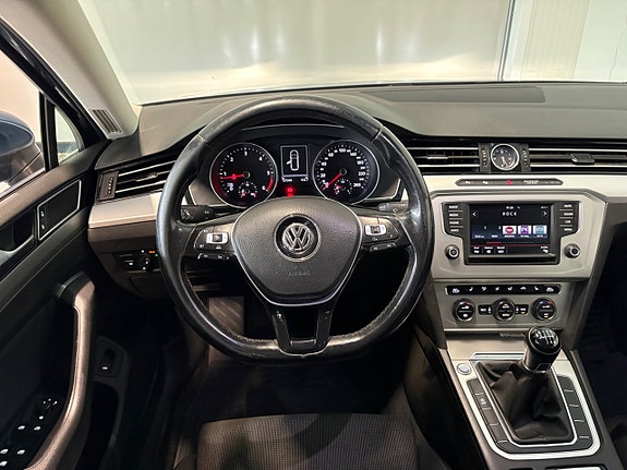 Volkswagen Passat 9 of 16