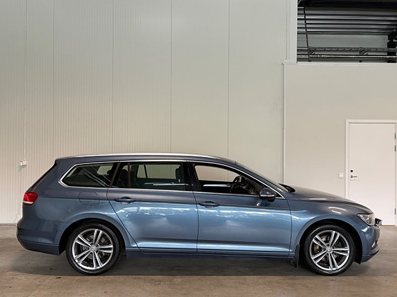 Volkswagen Passat 2 of 16