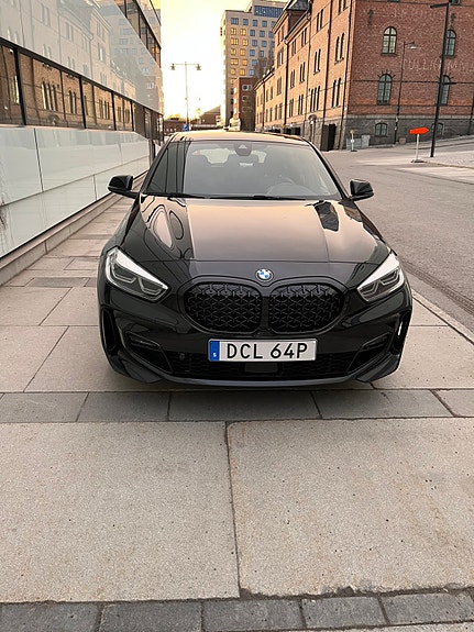 BMW 118i 2 of 10