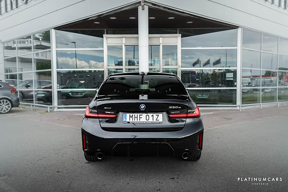 BMW 330e 4 of 5