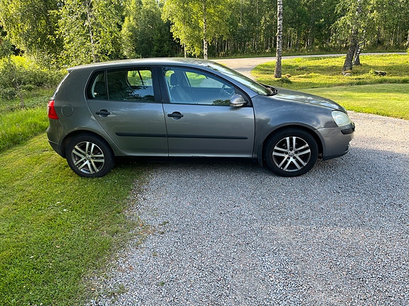 Volkswagen Golf V 3 of 3