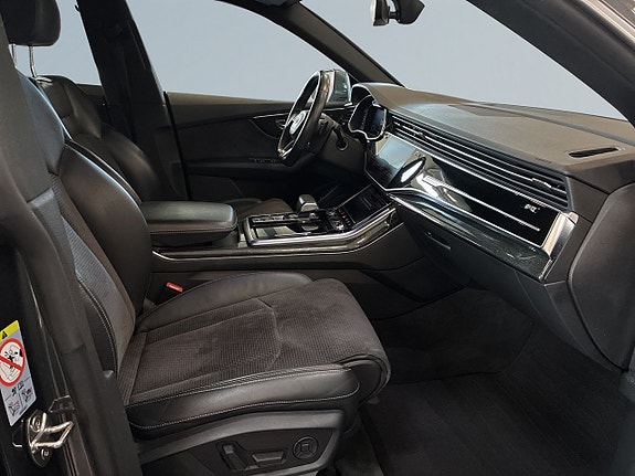Audi Q8 10 of 27