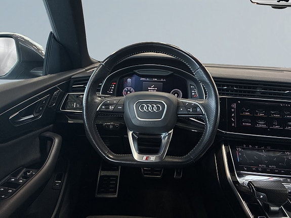 Audi Q8 9 of 27