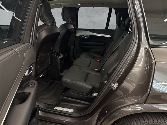 Volvo XC90 11 of 27