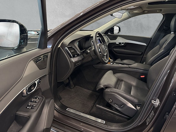 Volvo XC90 10 of 27