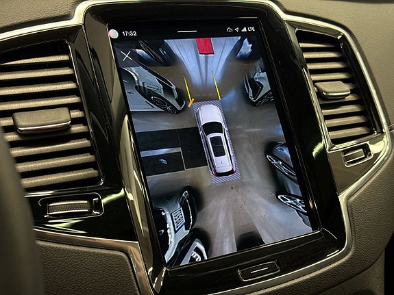 Volvo XC90 14 of 27
