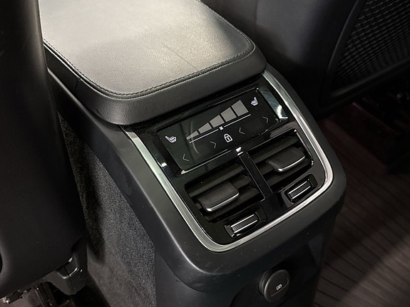 Volvo XC90 18 of 27