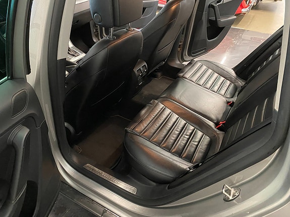 Volkswagen Passat Alltrack 12 of 25