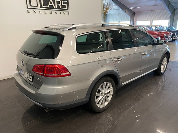 Volkswagen Passat Alltrack 3 of 5