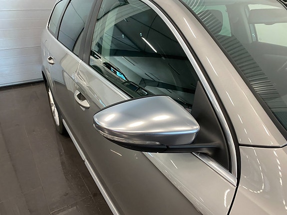 Volkswagen Passat Alltrack 19 of 25