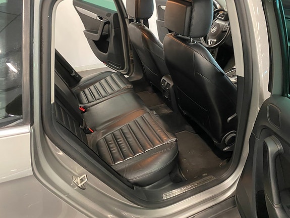 Volkswagen Passat Alltrack 13 of 25