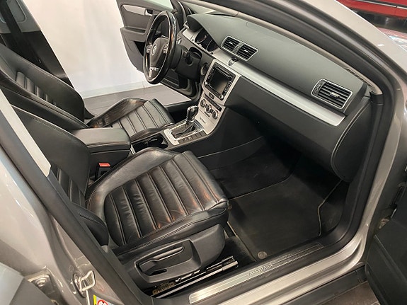Volkswagen Passat Alltrack 14 of 25