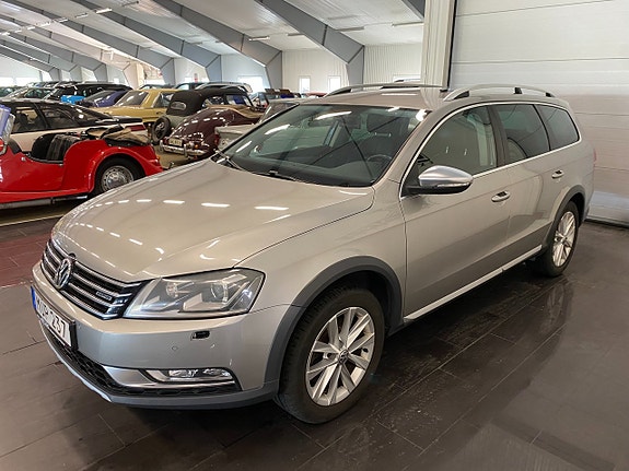 Volkswagen Passat Alltrack 8 of 25