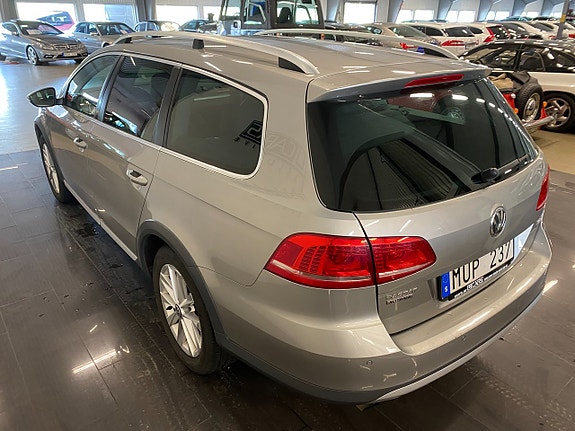 Volkswagen Passat Alltrack 4 of 5