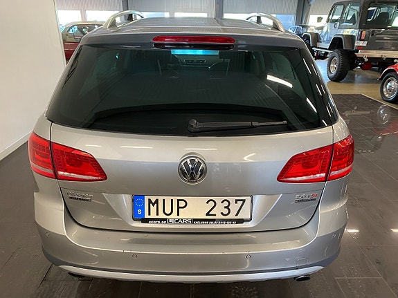 Volkswagen Passat Alltrack 10 of 25