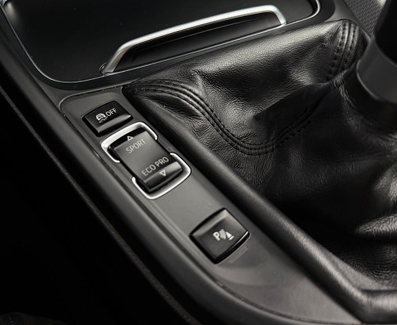 BMW 318d 15 of 30