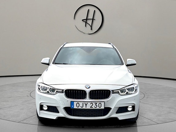 BMW 318d 3 of 5