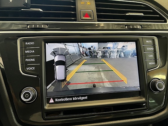 Volkswagen Tiguan 14 of 18