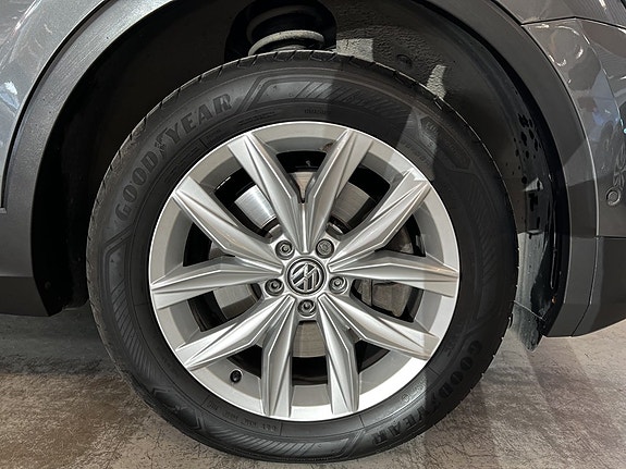 Volkswagen Tiguan 4 of 18