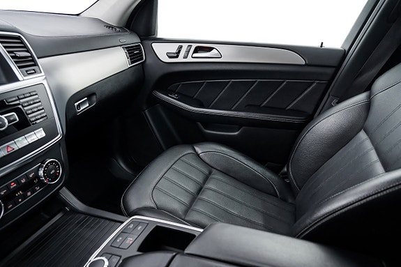 Mercedes-Benz GL350 16 of 24