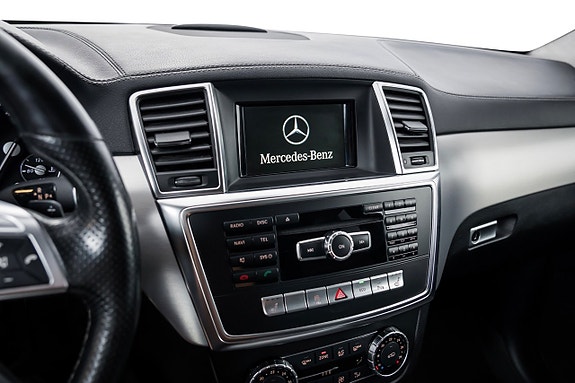 Mercedes-Benz GL350 13 of 24