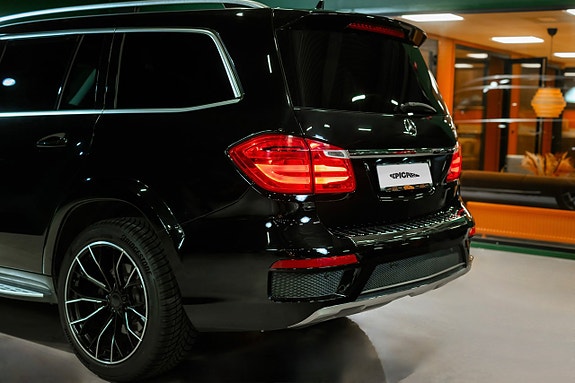 Mercedes-Benz GL350 4 of 5