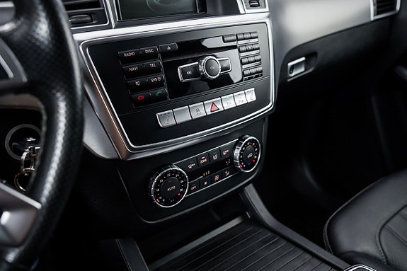 Mercedes-Benz GL350 14 of 24