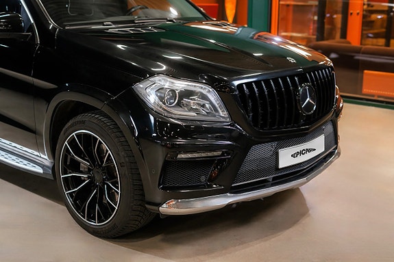 Mercedes-Benz GL350 2 of 5