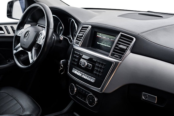 Mercedes-Benz GL350 20 of 24
