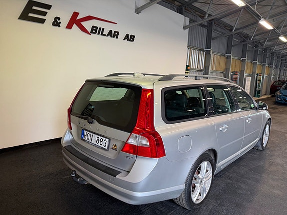 Volvo V70 3 of 5